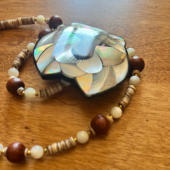 Lee Sands Vintage Mother of Pearl MOP Inlay Lion Cougar Panther Necklace Large - Picture 6 of 6